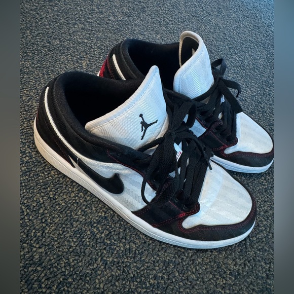Nike Shoes - Nike jordan